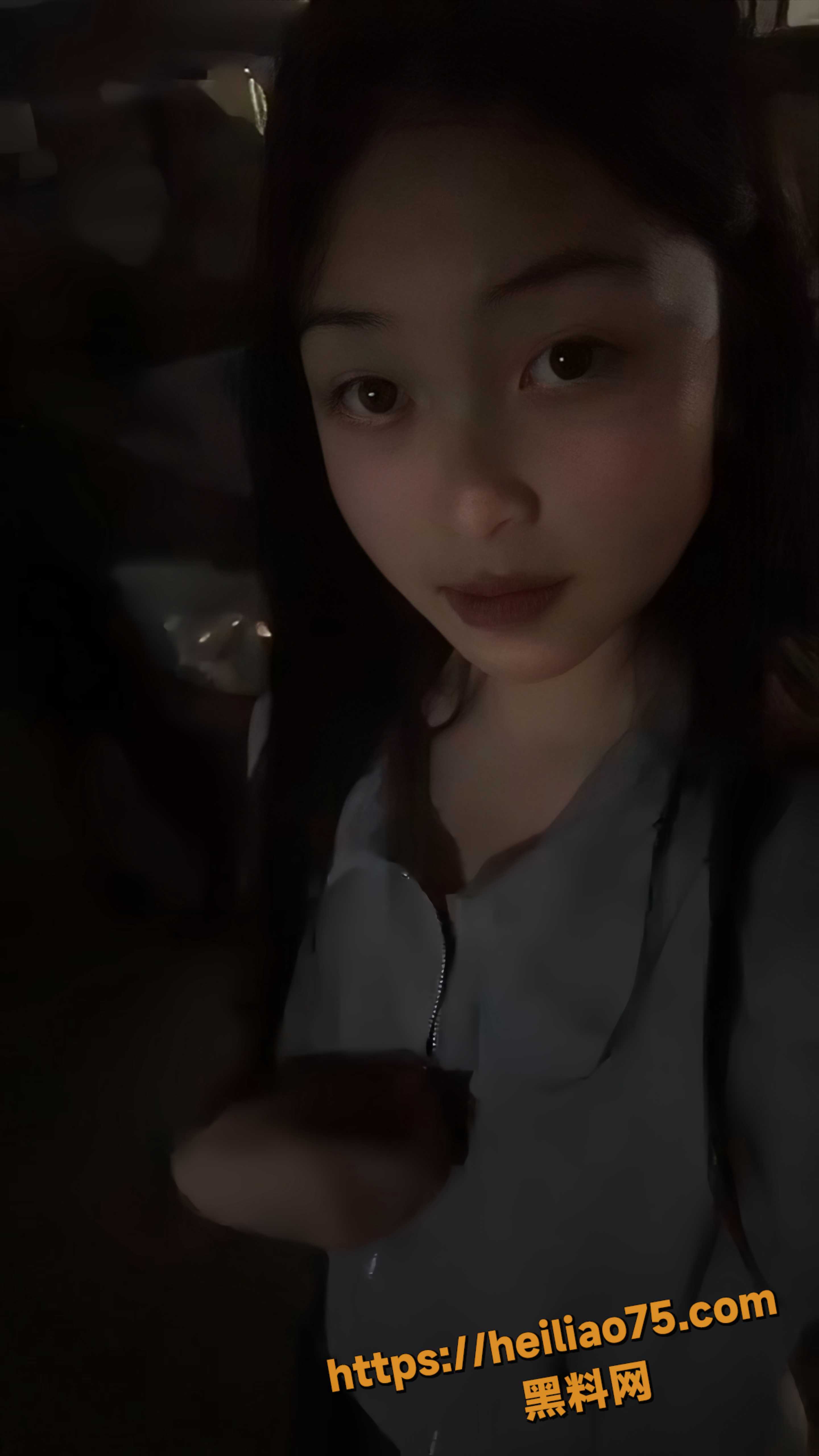 瑞瑞楼道全裸自拍3