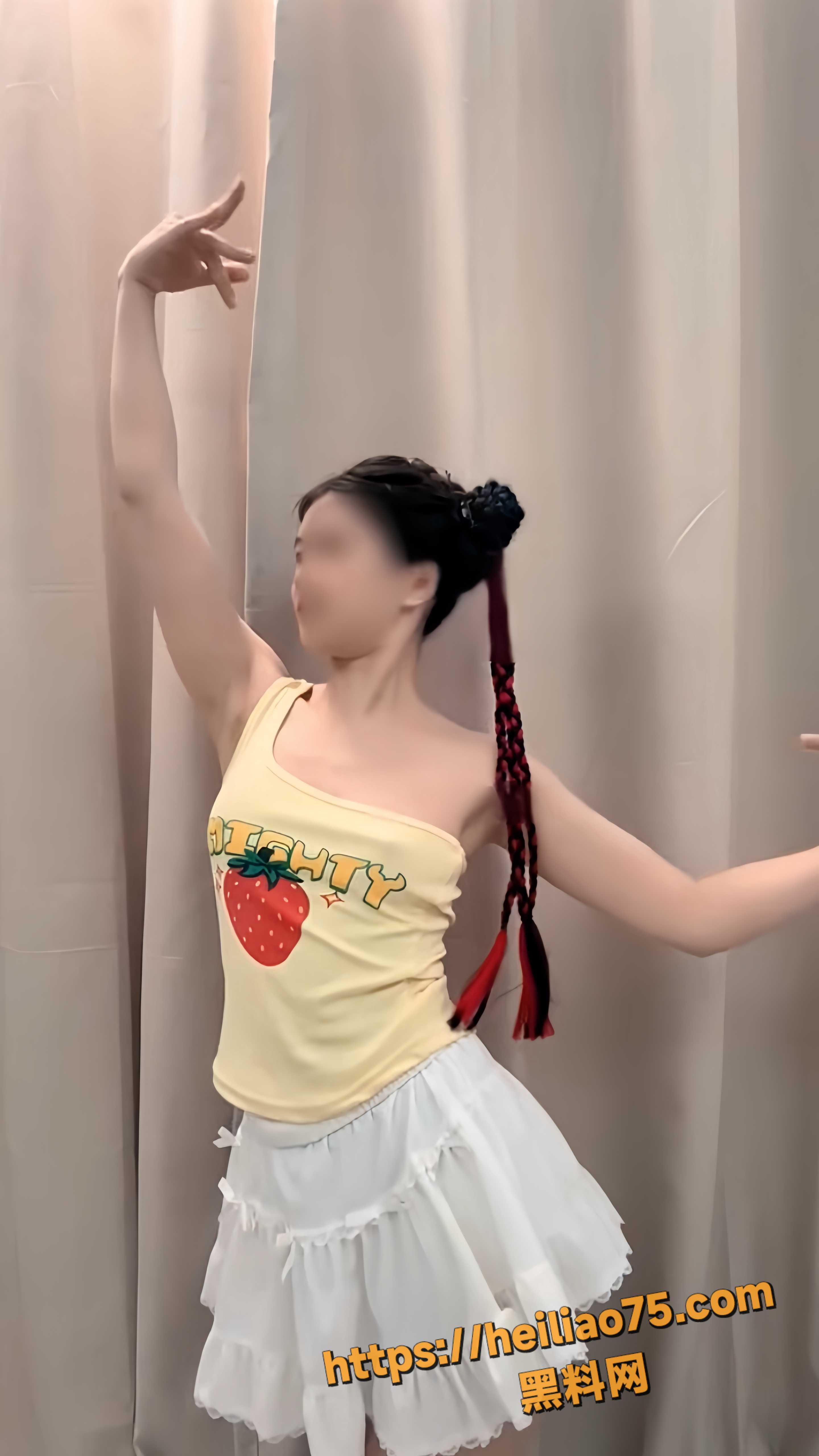 推特小乔裸舞视频合集2