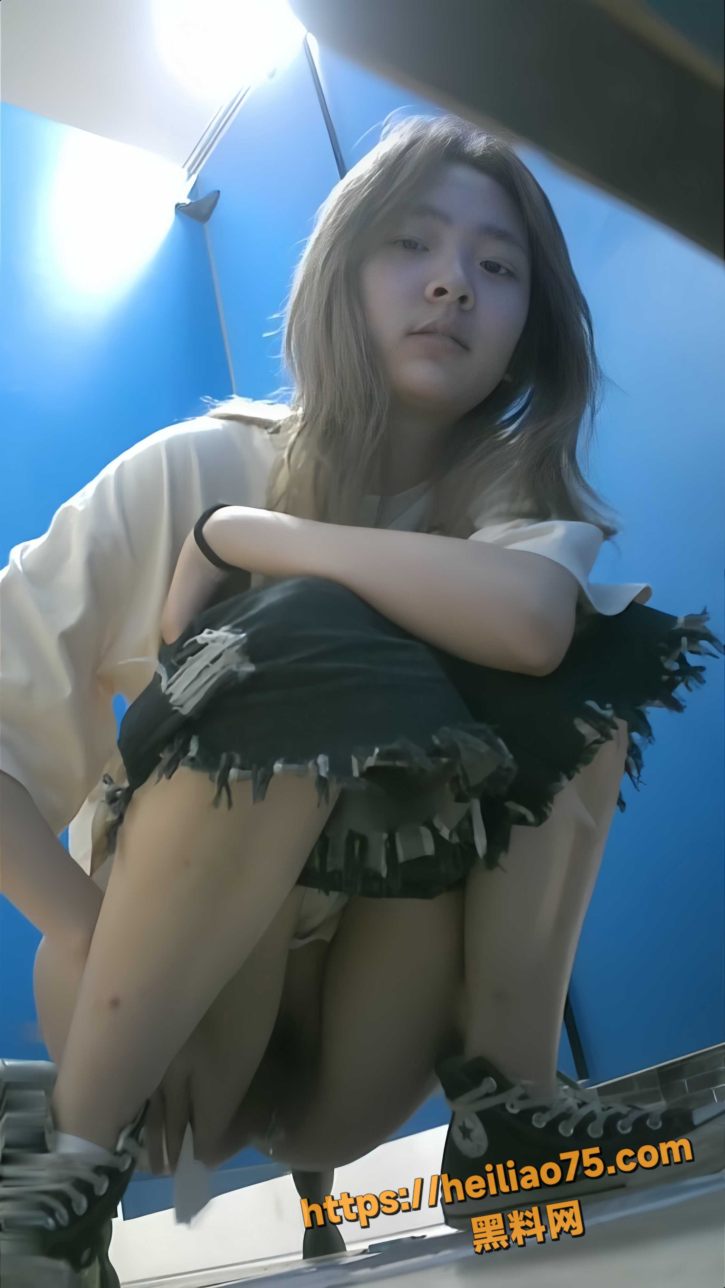 高颜值美女女厕偷拍实录3