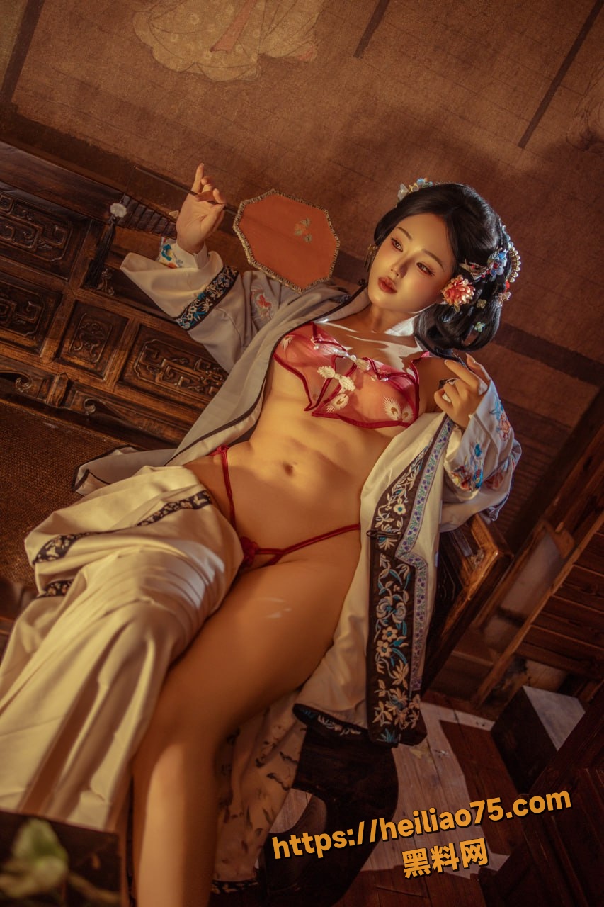 极品TiTi巨乳肥臀诱惑写真2