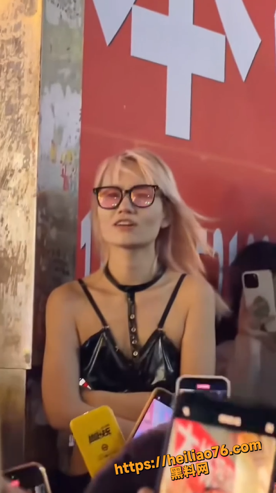 长沙解放西黄发女生2