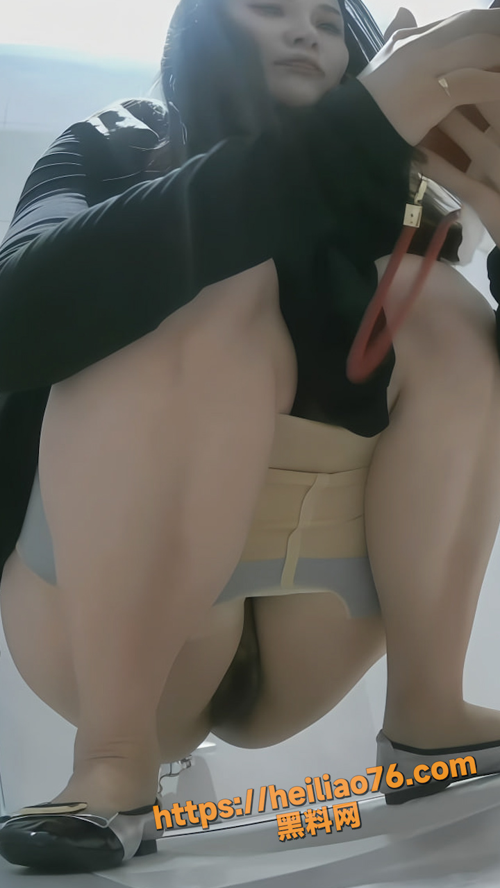 女厕全景偷拍6