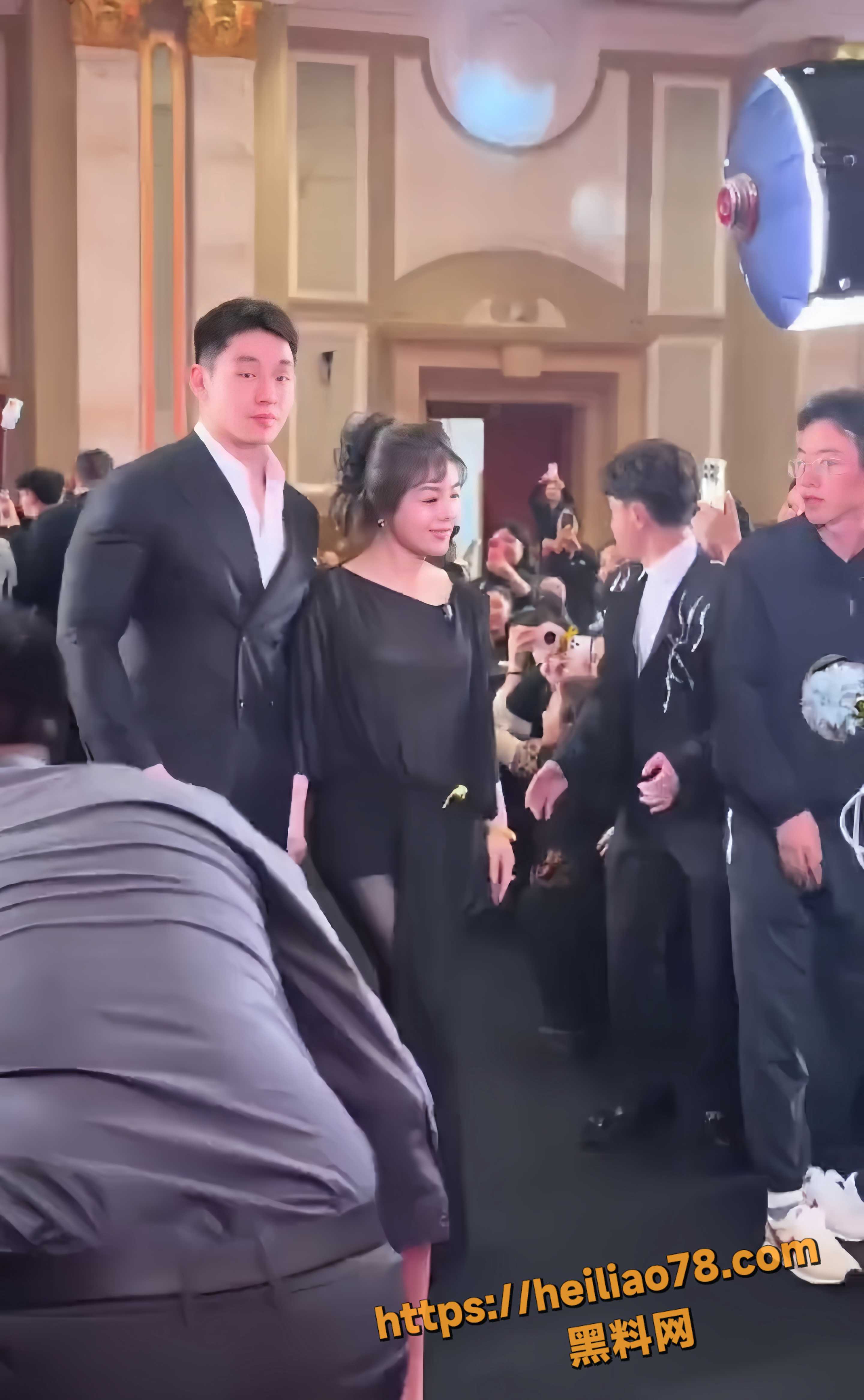 虞美人包养小鲜肉豪掷千金 2