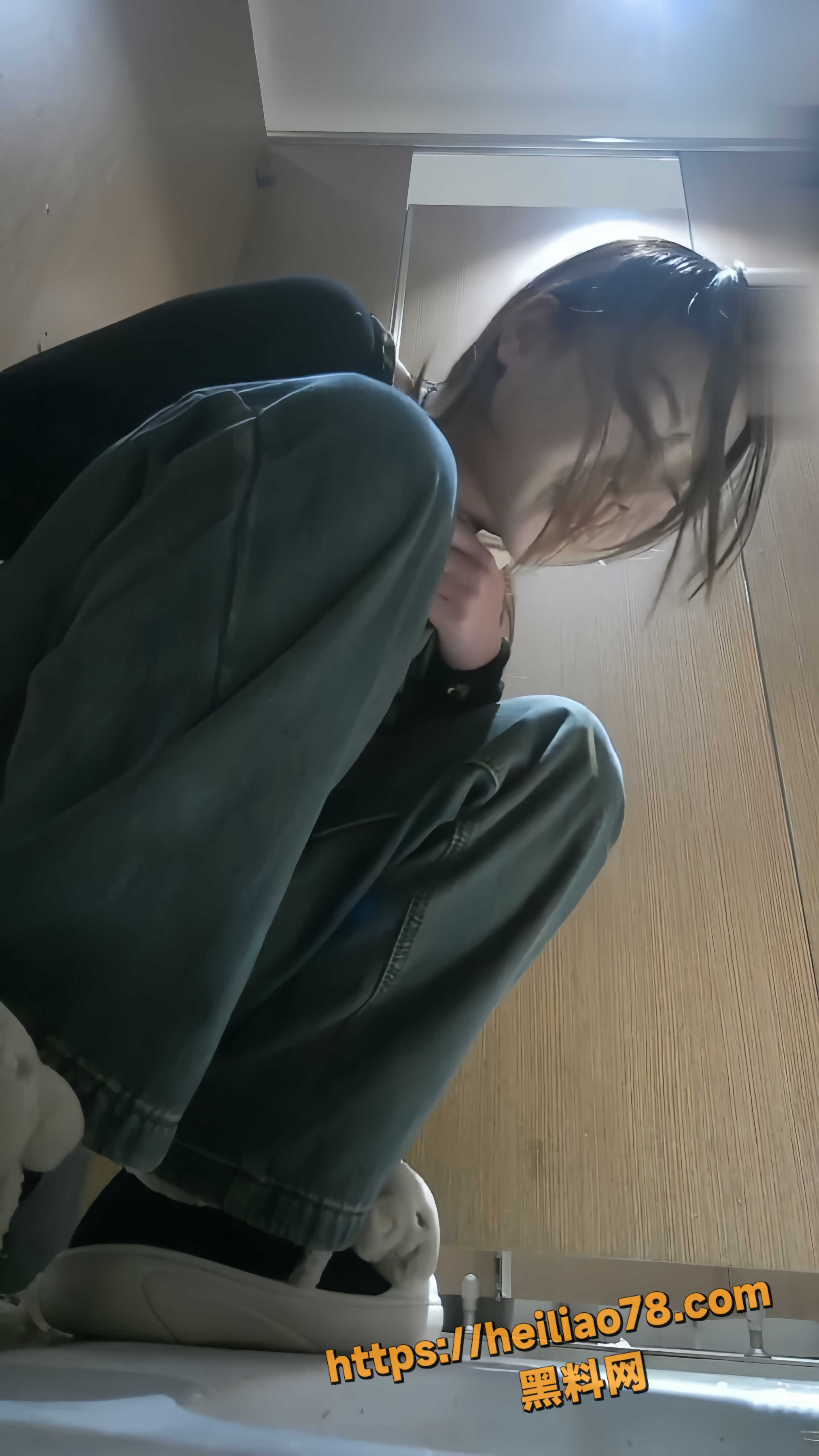 酒吧高清偷拍女厕资源1