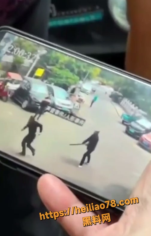 贵港一男子持刀杀人现场1