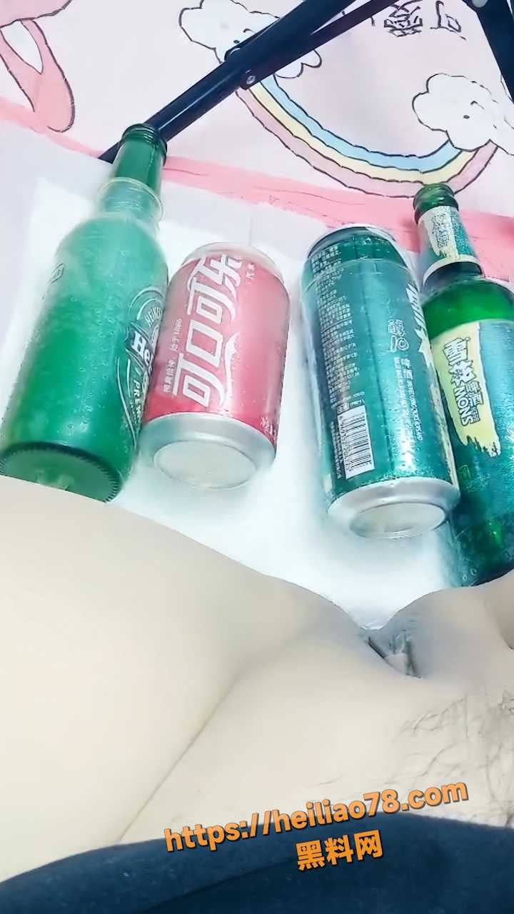 变态夫妻扩阴塞啤酒瓶2