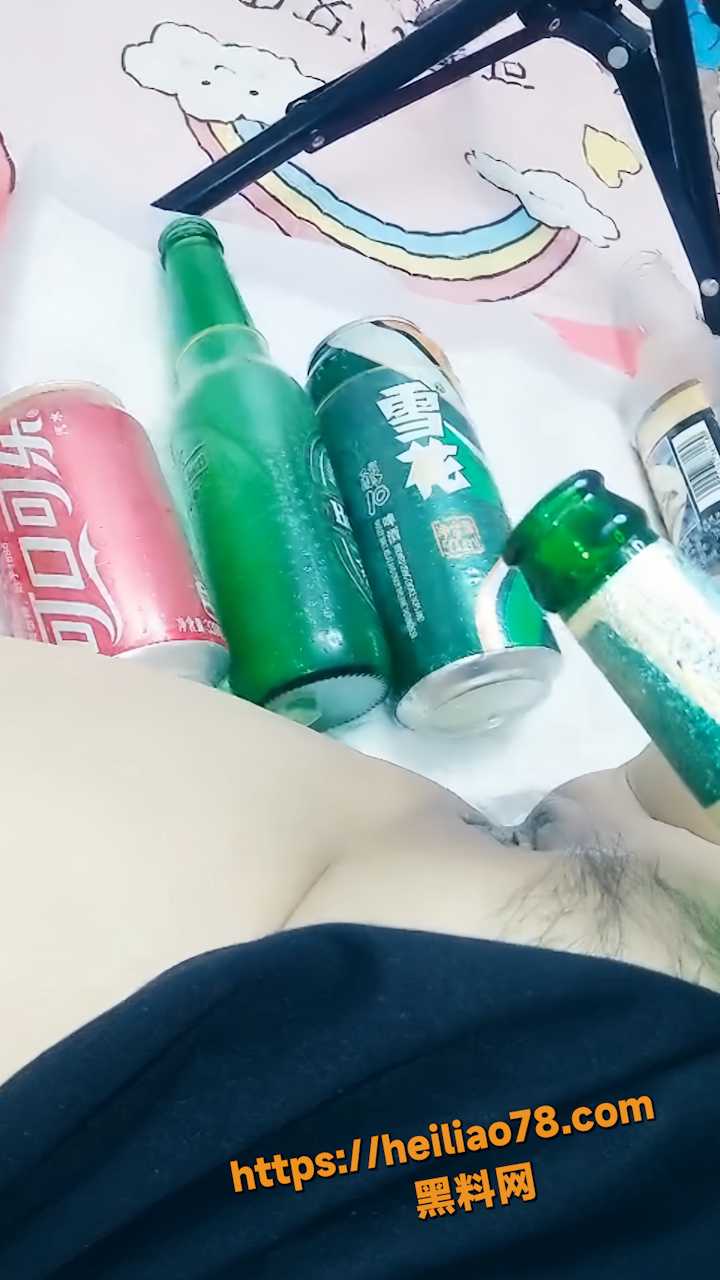 变态夫妻扩阴塞啤酒瓶3