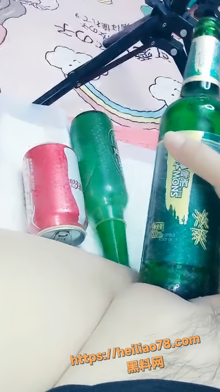 变态夫妻扩阴塞啤酒瓶5