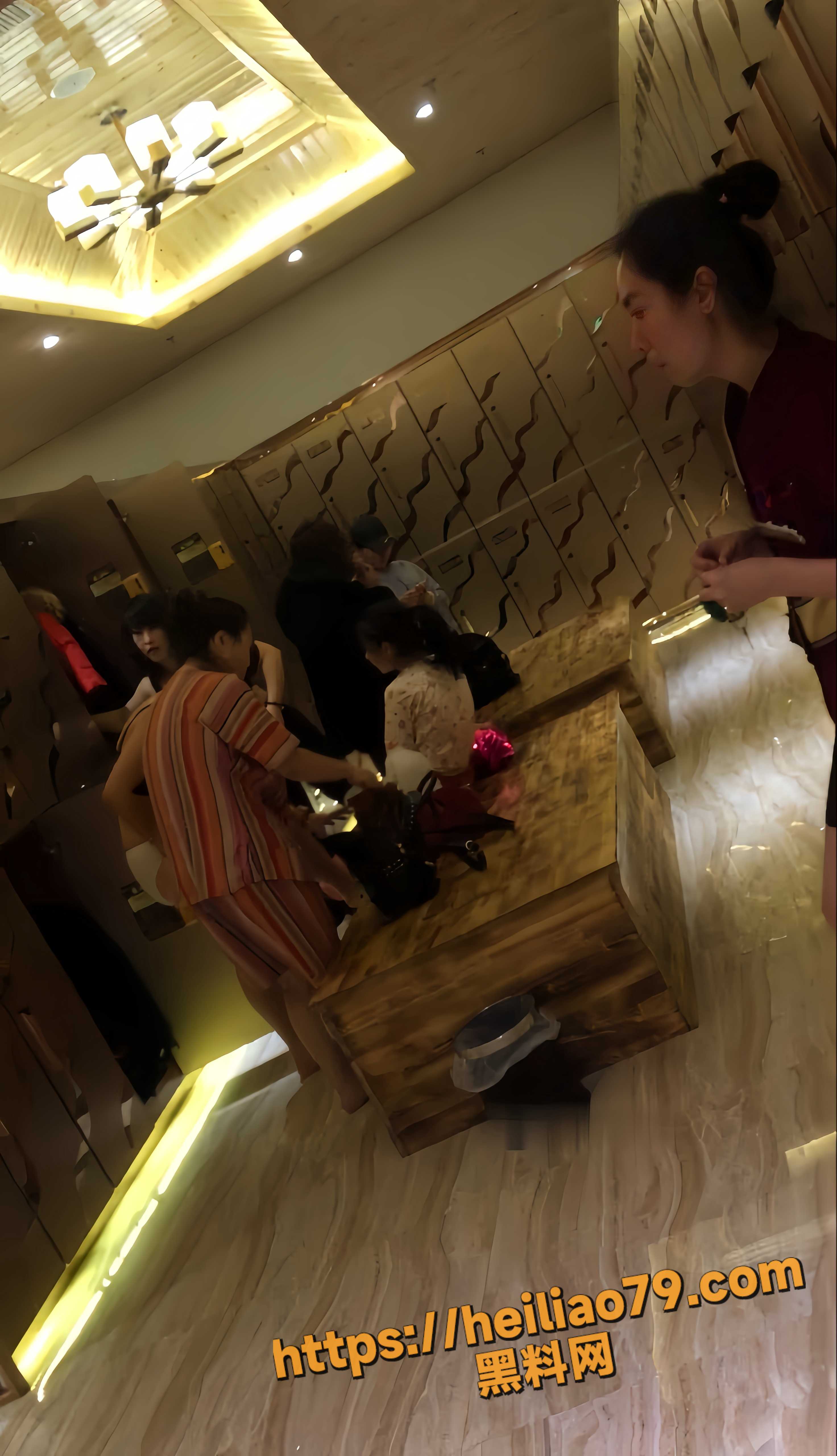全裸温泉酒店偷拍视频1