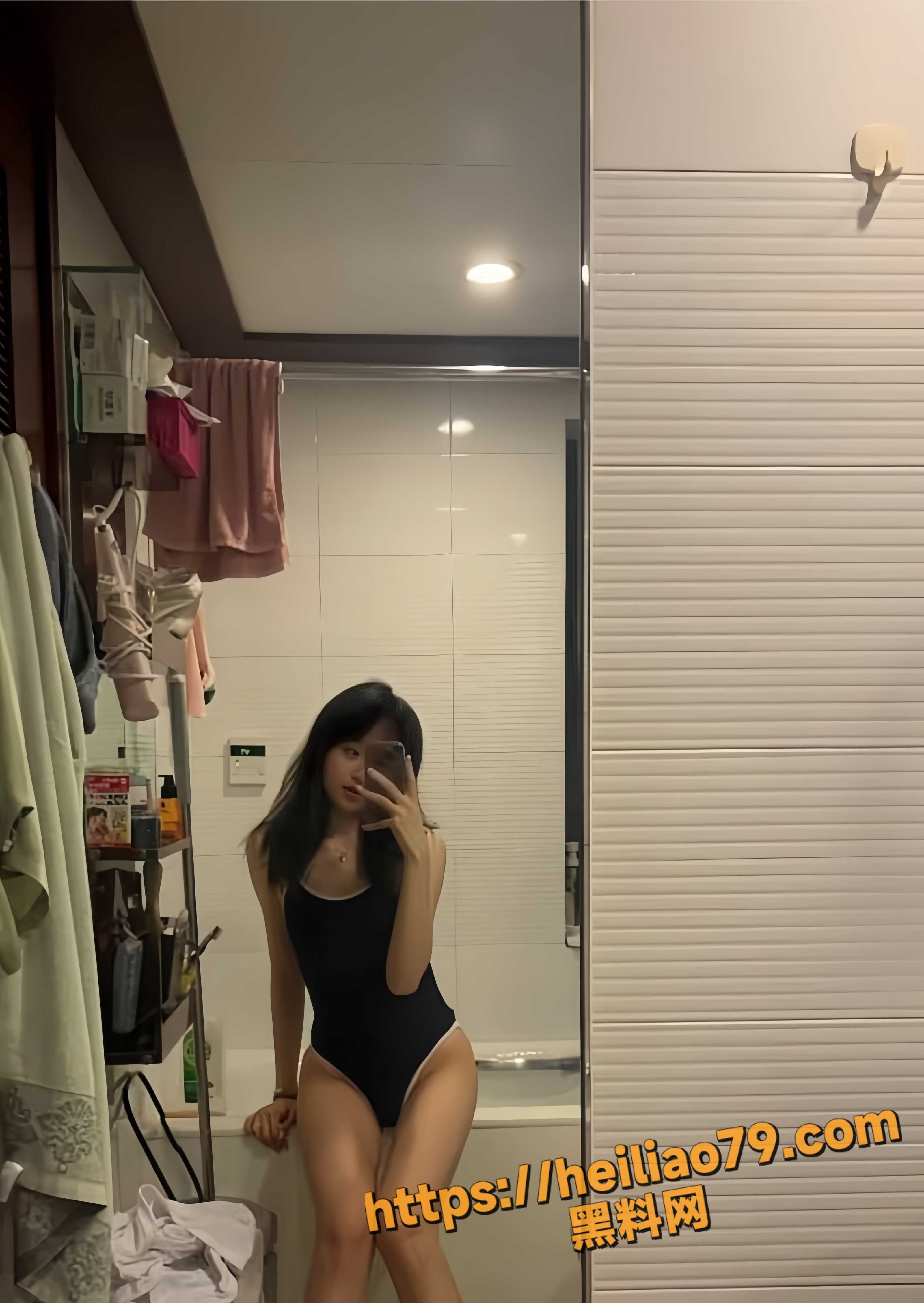 温梓晴浴室自拍泄密3