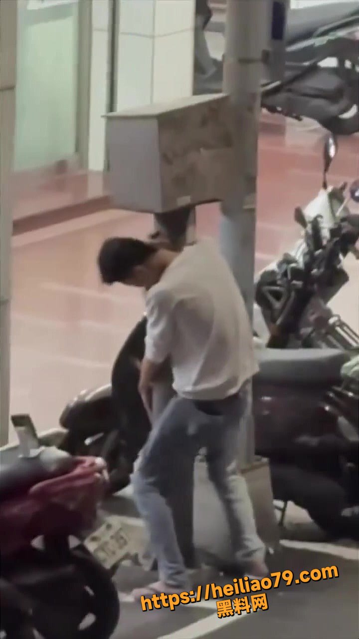 男子性压抑当街自慰实录2