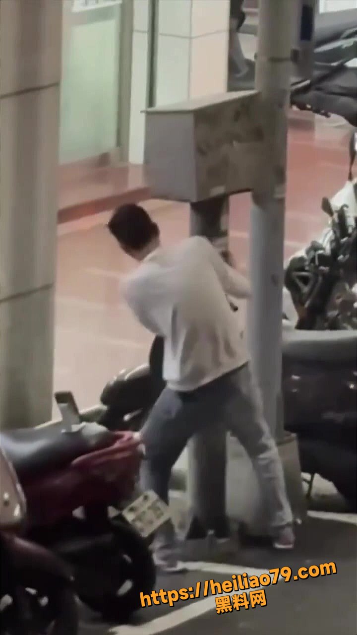 男子性压抑当街自慰实录5