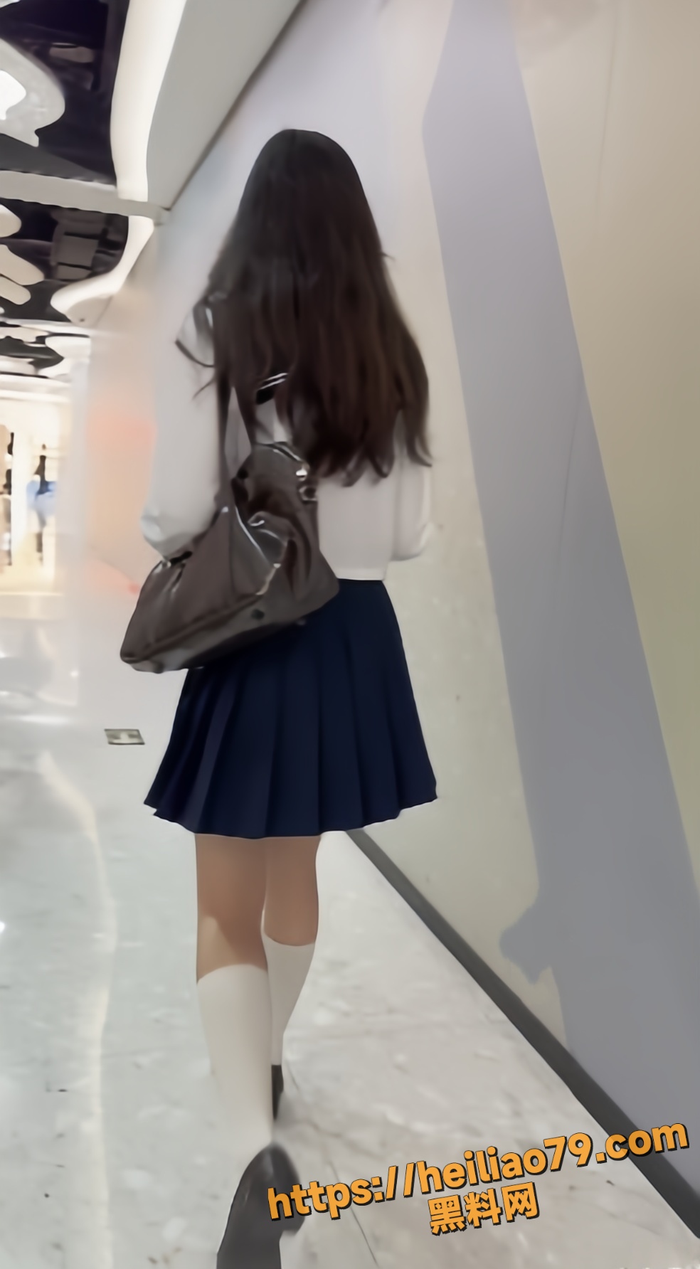 制服小姐姐街拍走光视频2