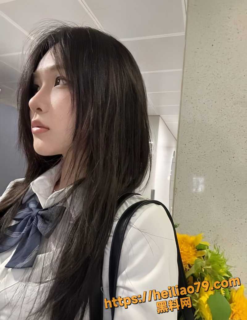 陪玩美女希希口交3