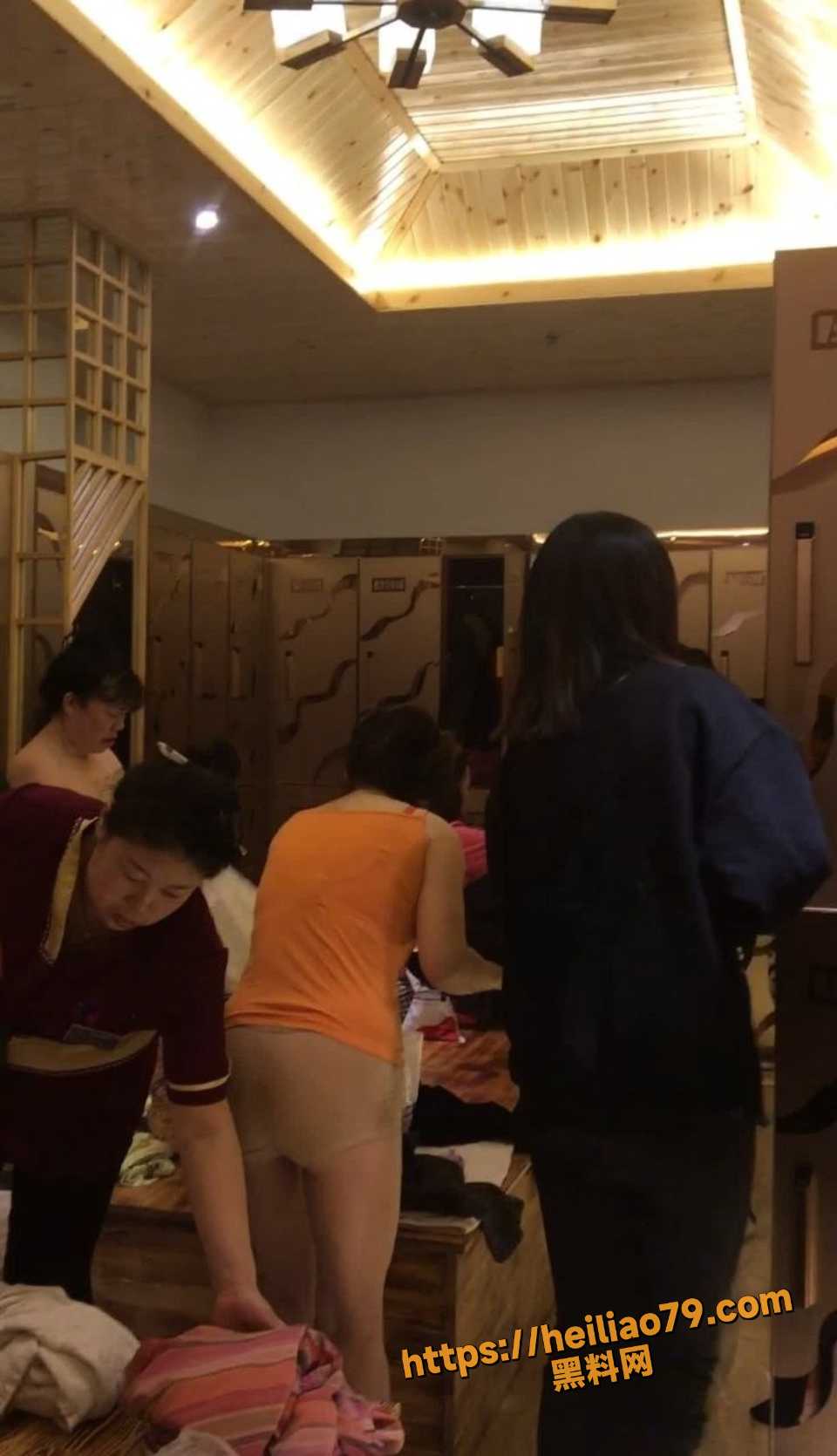 真实偷拍温泉酒店女宾更衣室3