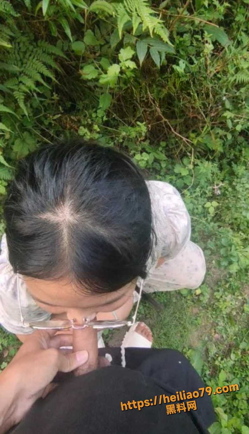 后入坦克眼镜学生妹视频1