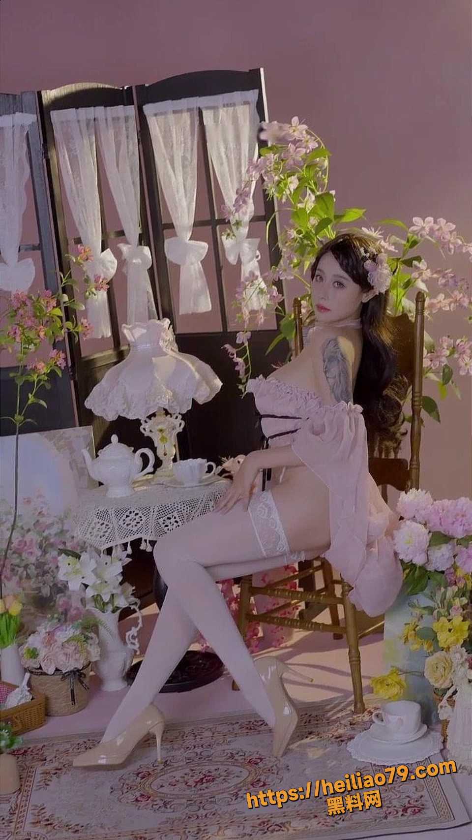 奈汐酱粉色女仆装私拍诱惑3