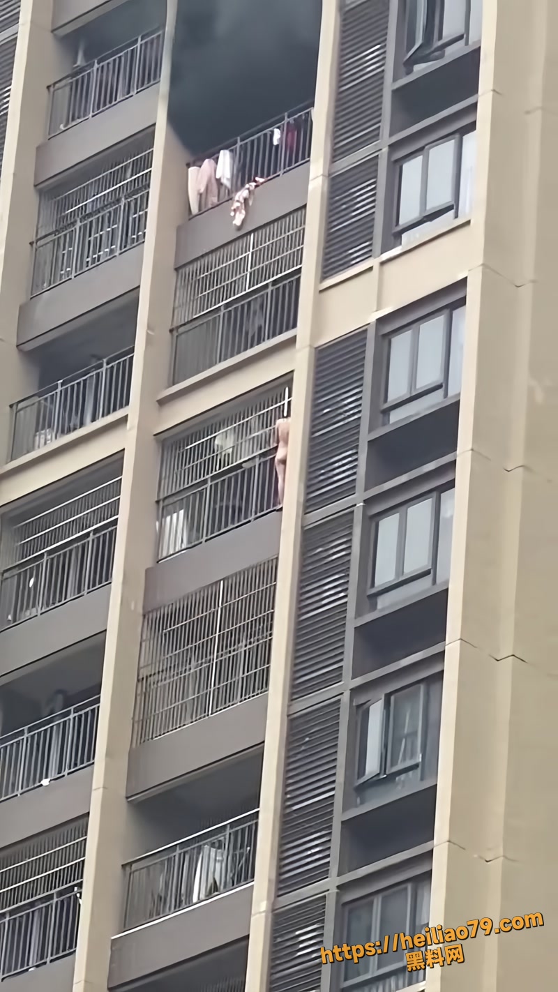 洗澡火灾裸体爬阳台2