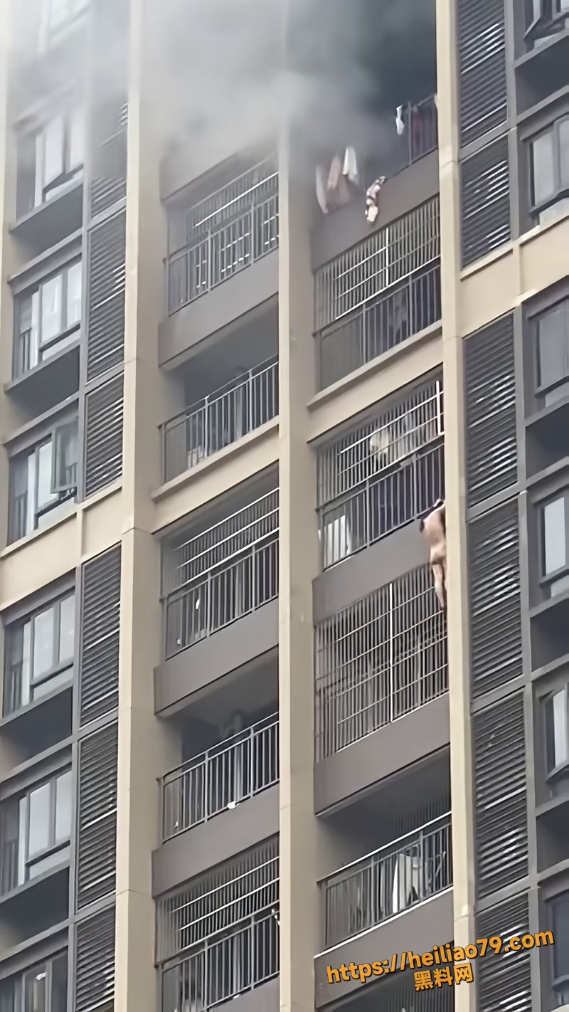 女子全裸逃生5