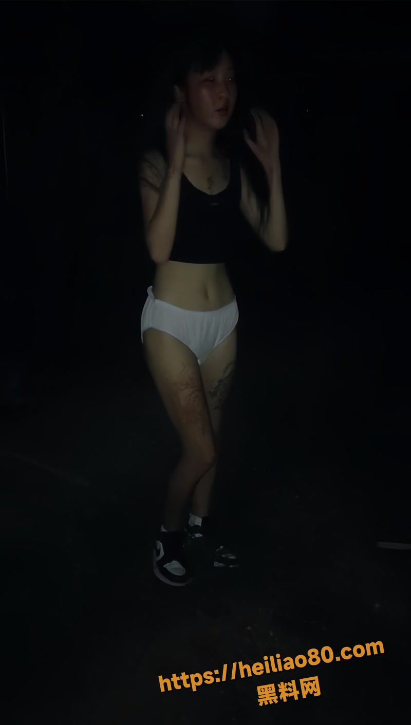 精神小妹偷情现场被打视频3