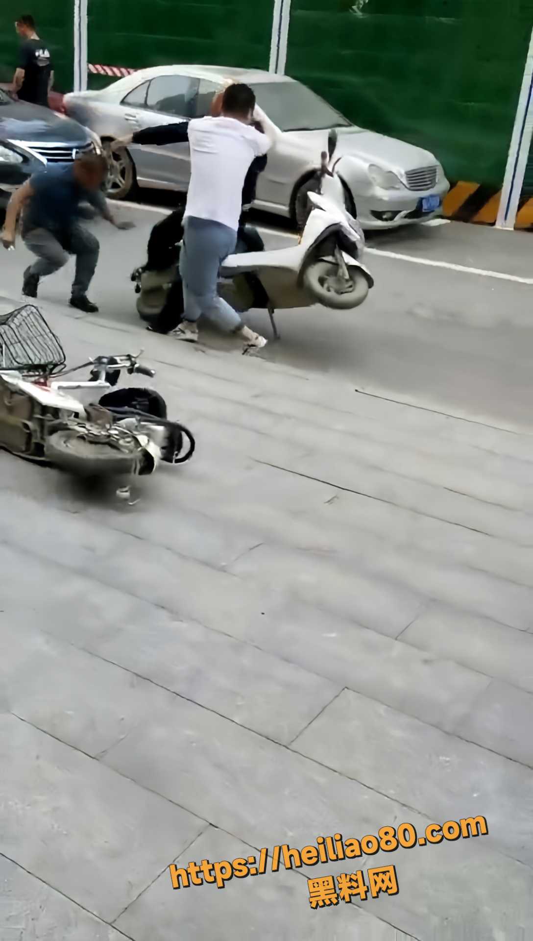 街头突发打架事件3
