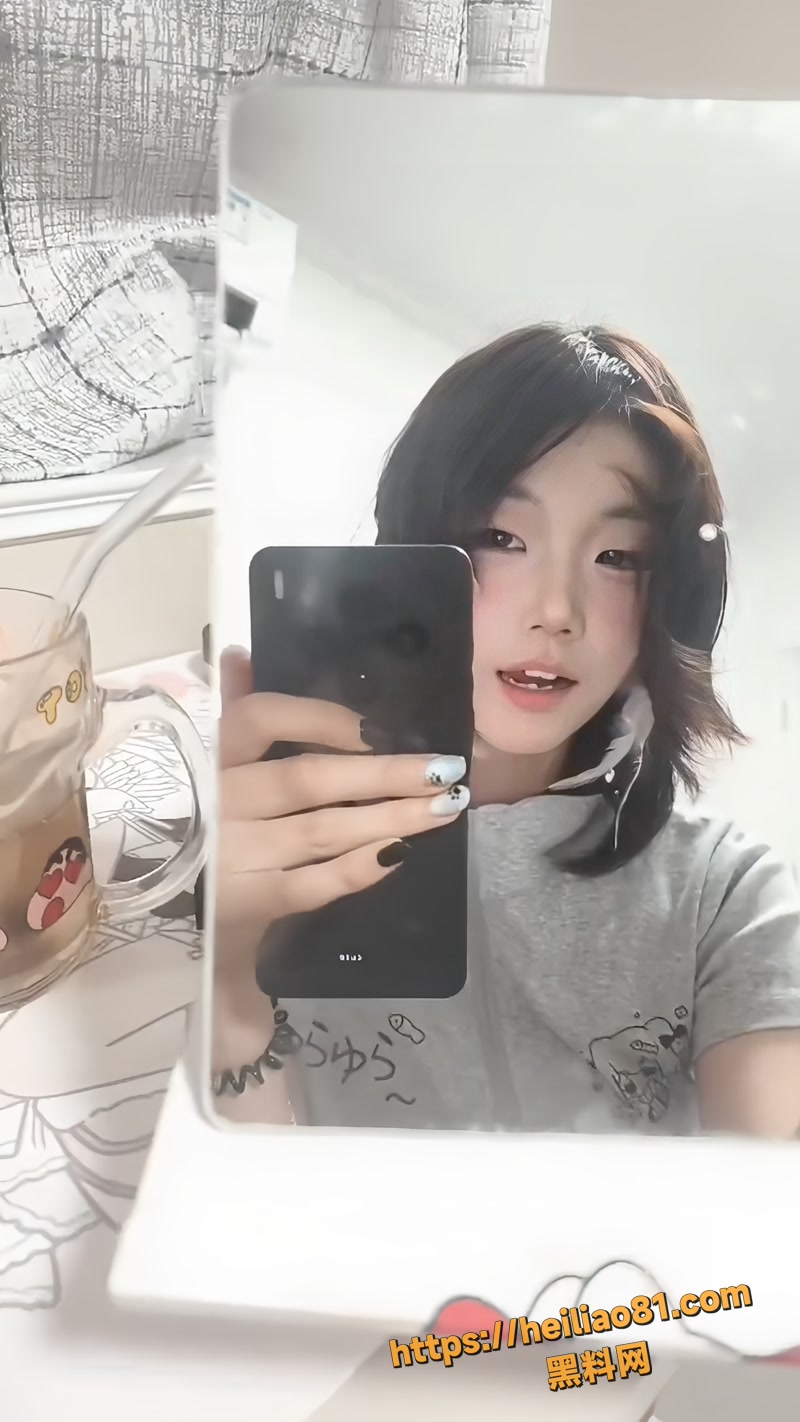 清纯嫩妹宿舍大尺度私拍