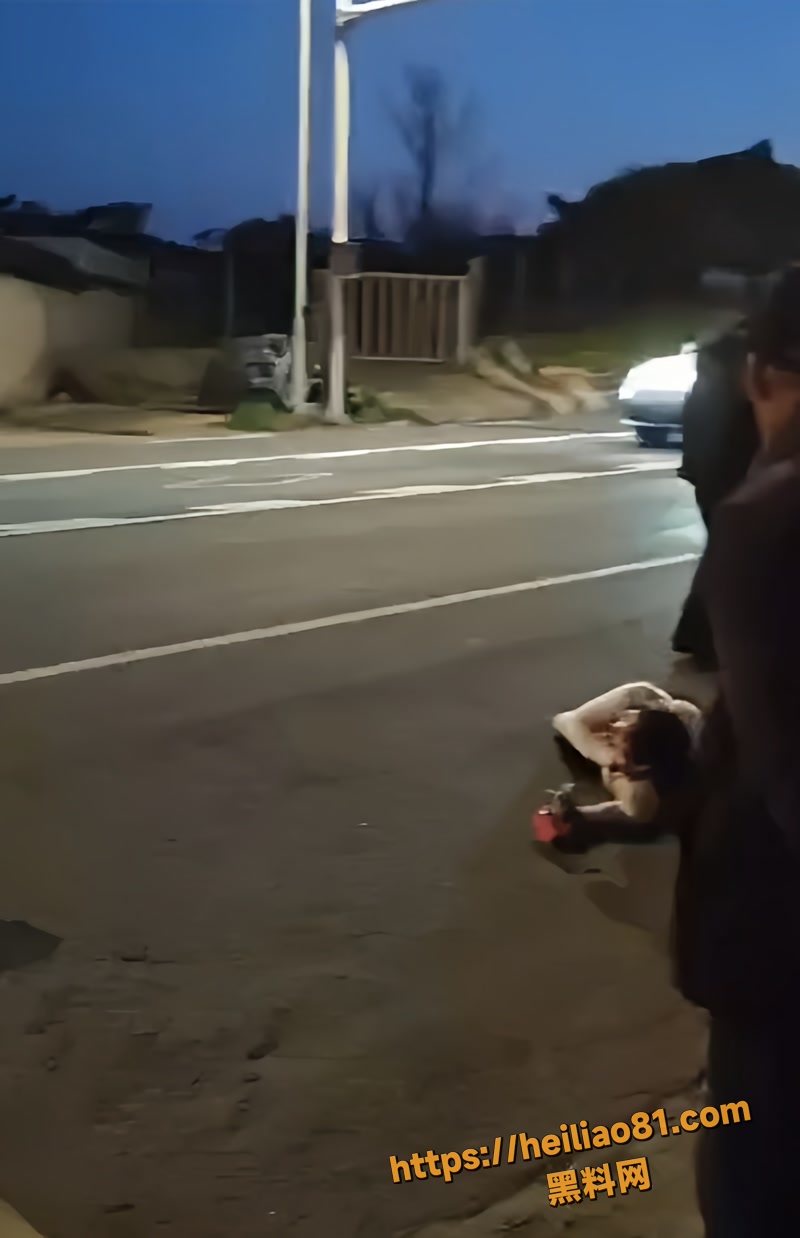 苏州西山老头石头砸死女司机