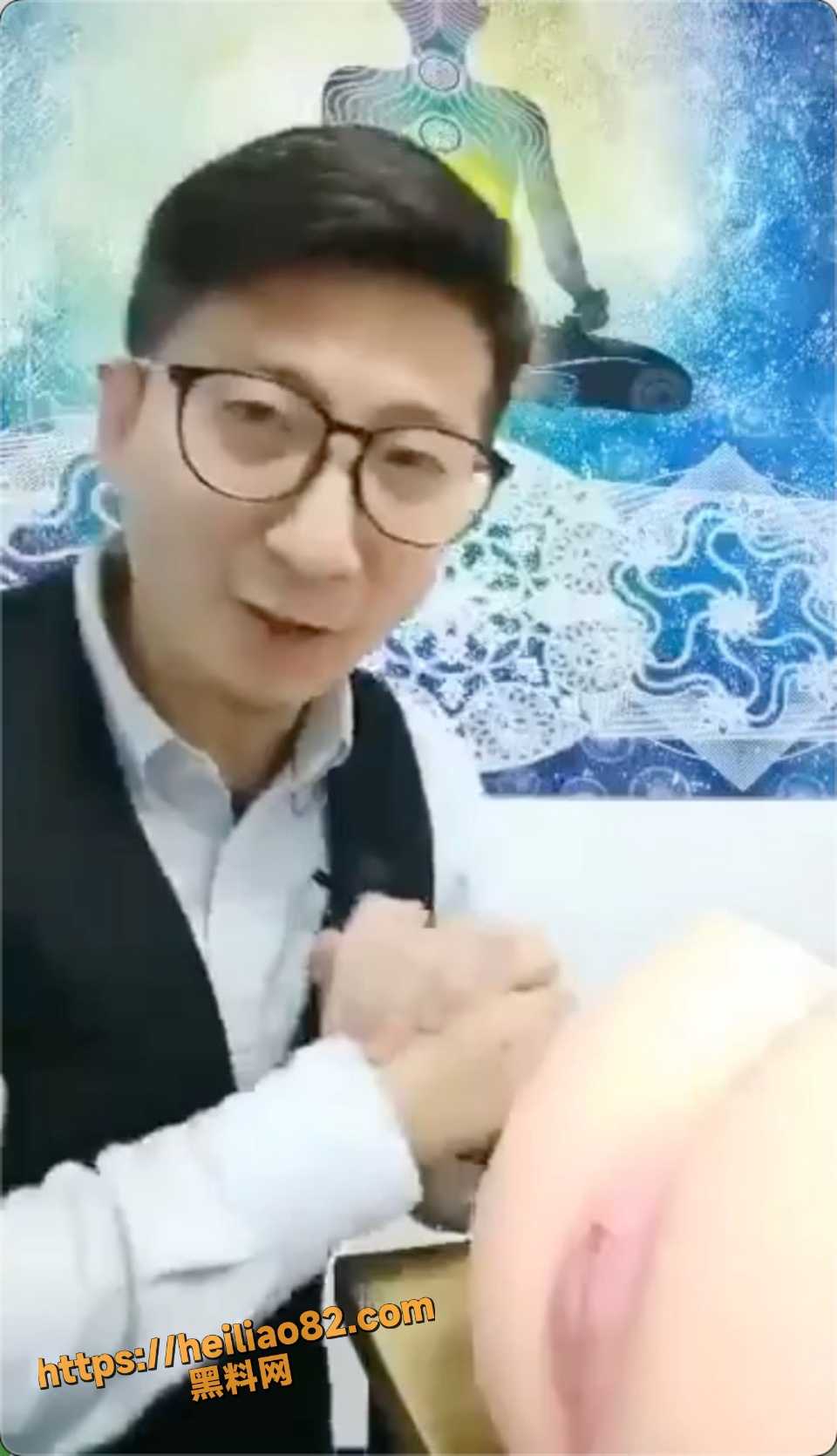 疗愈师Larry示范小阴唇舔弄视频2