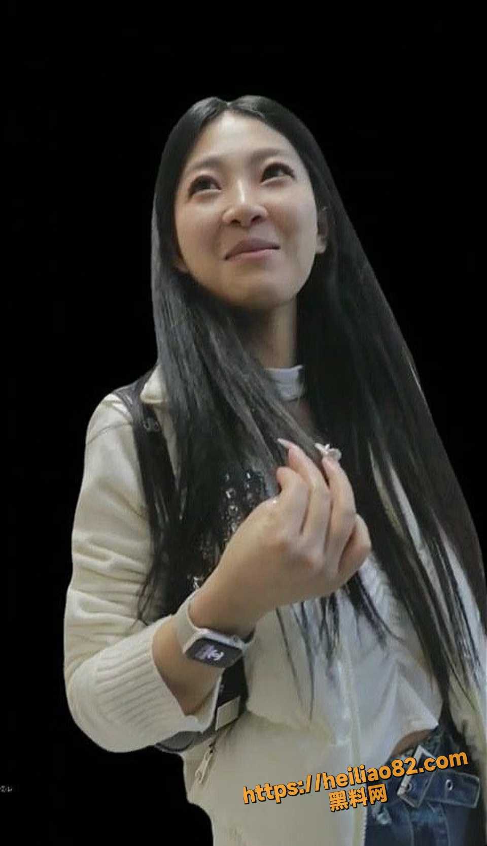 偷拍小少妇尿尿暴露姨妈血逼4