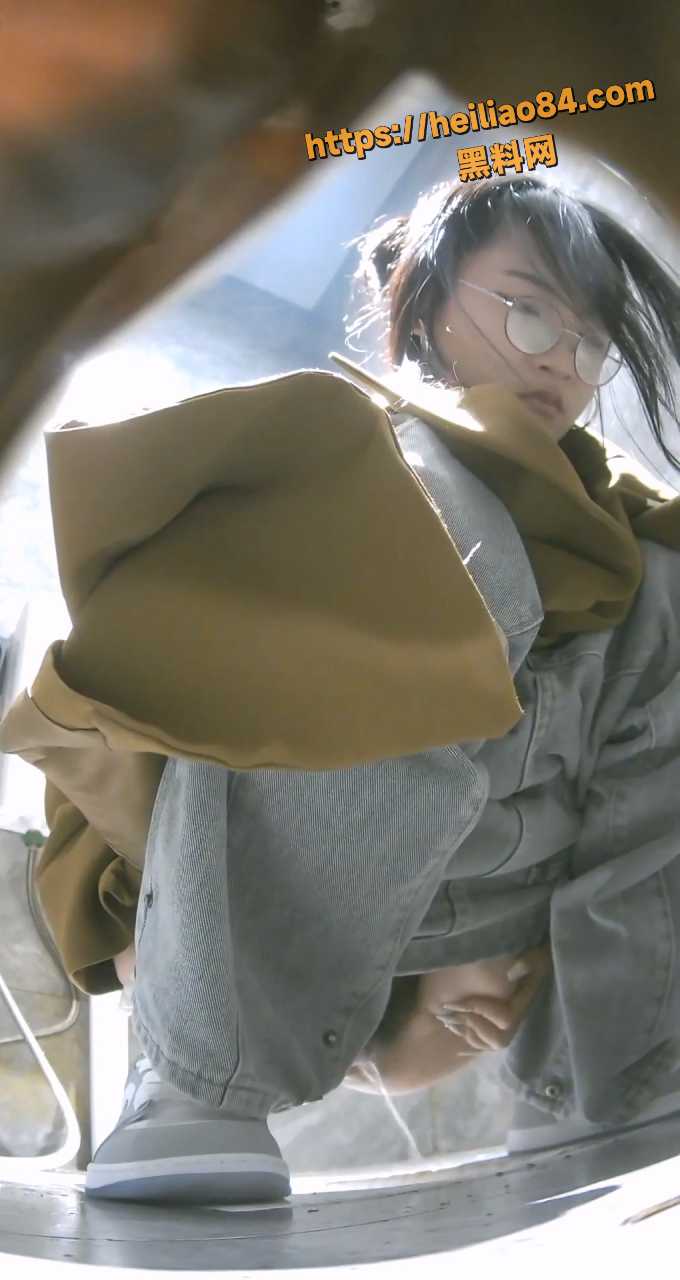 酒吧美女厕拍