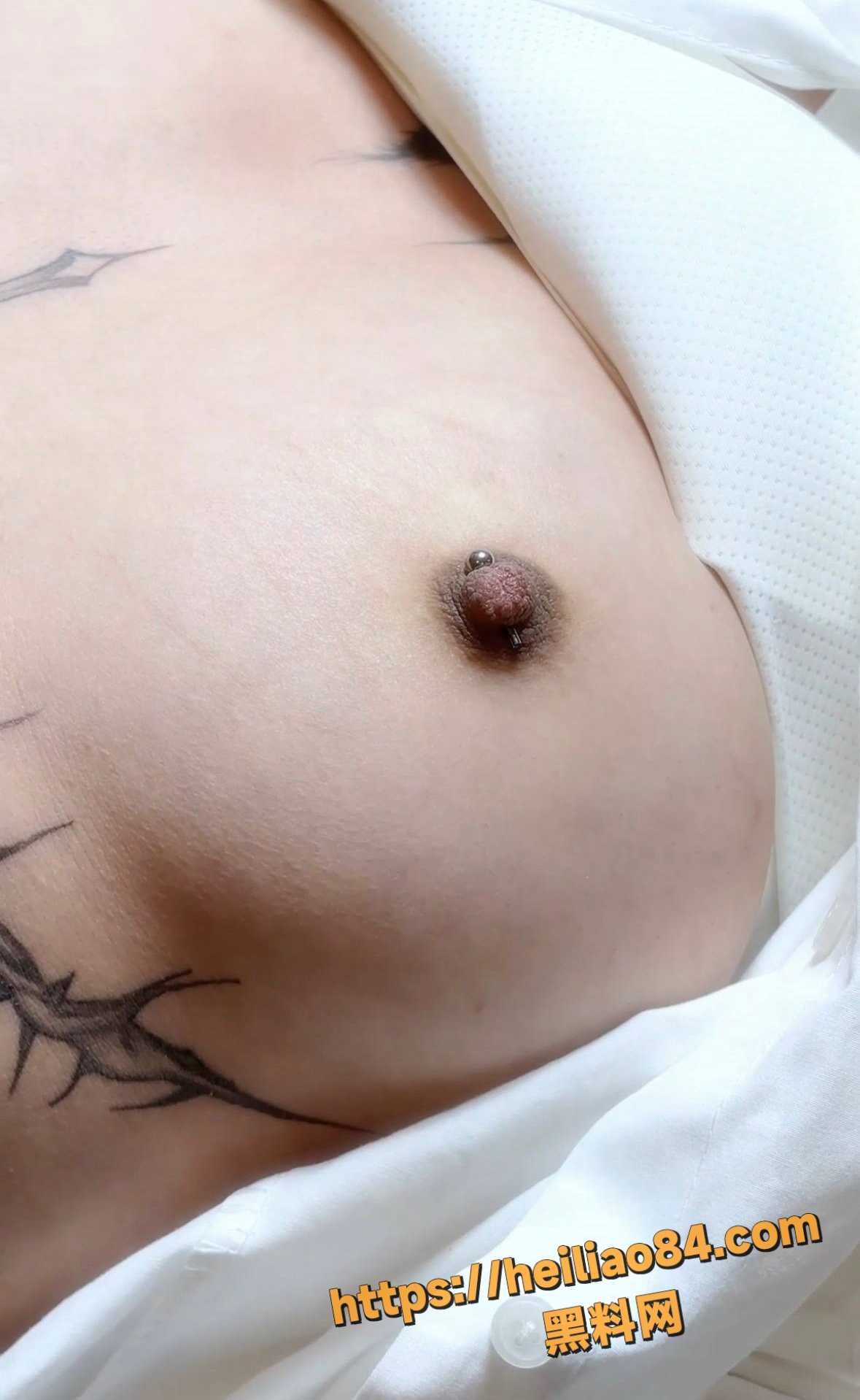 美乳4