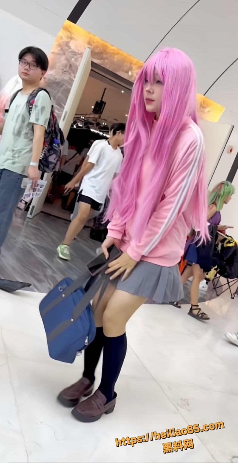 抄底超萌JK学生妹
