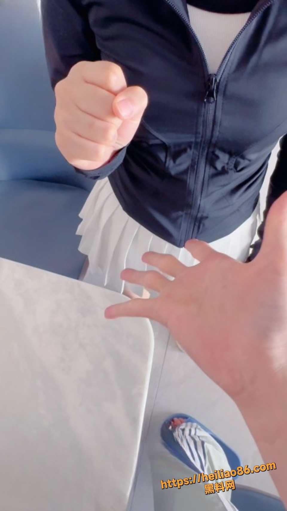与妹妹房间偷情视频5