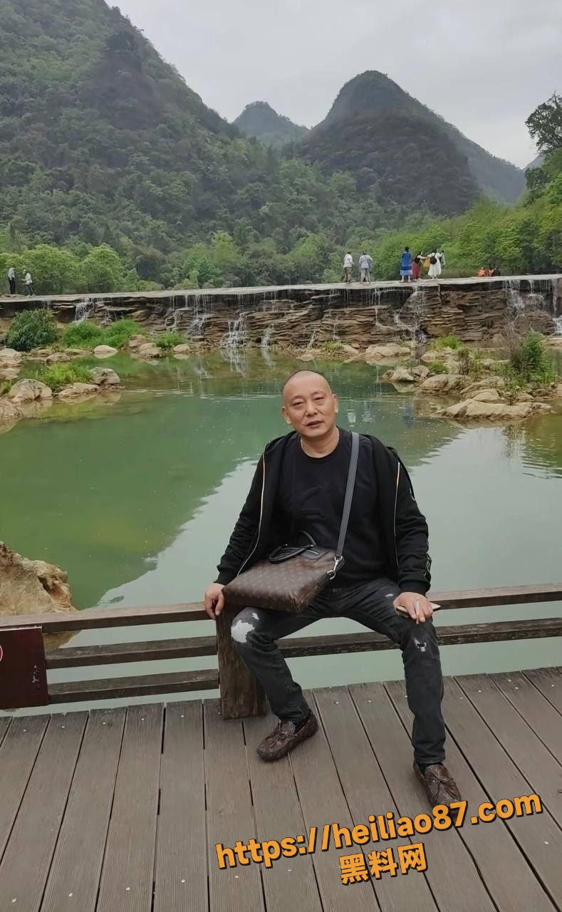 曲塘夏四小3P性爱视频4