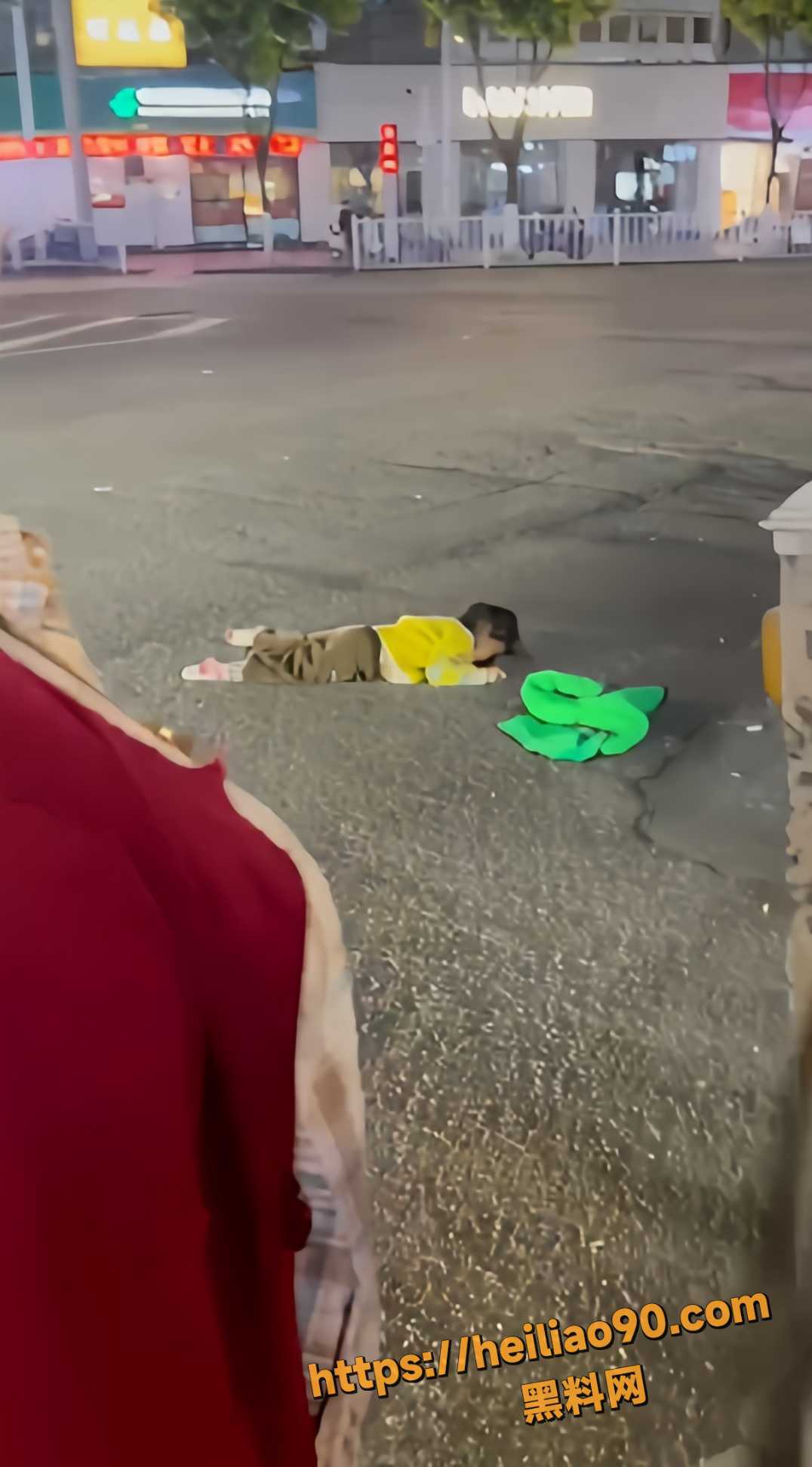 子孩高空坠楼现场视频2