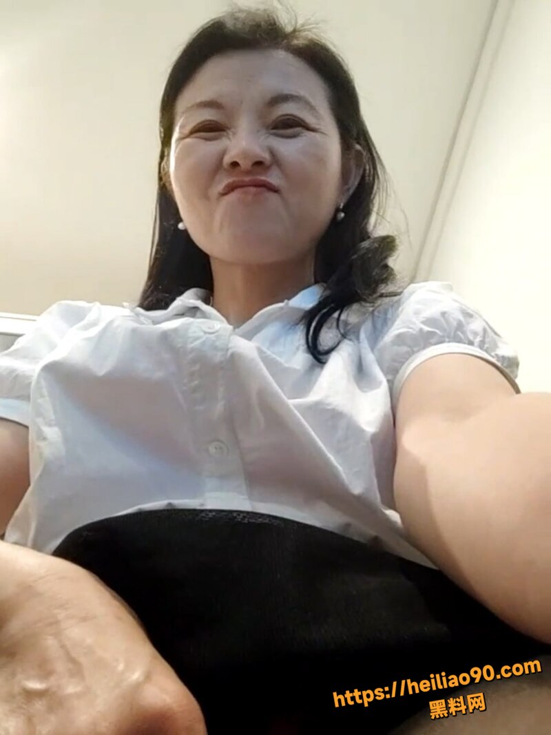 ialnuyoah办公室自慰5