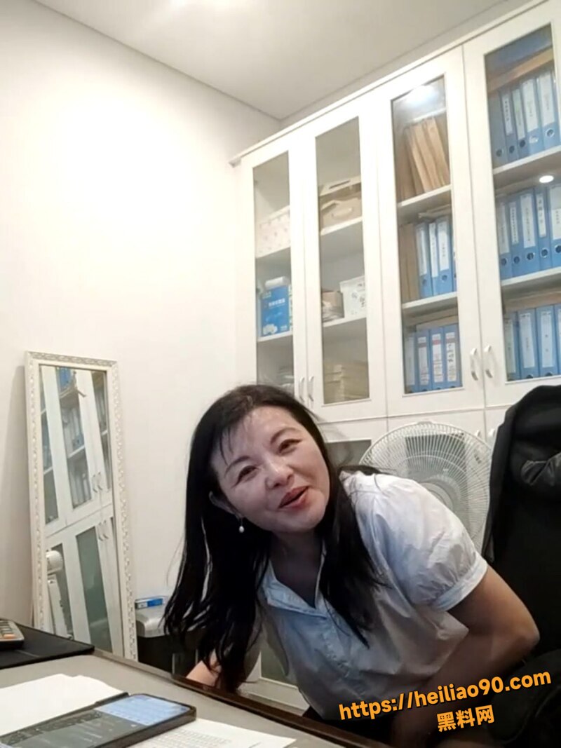 ialnuyoah办公室自慰4