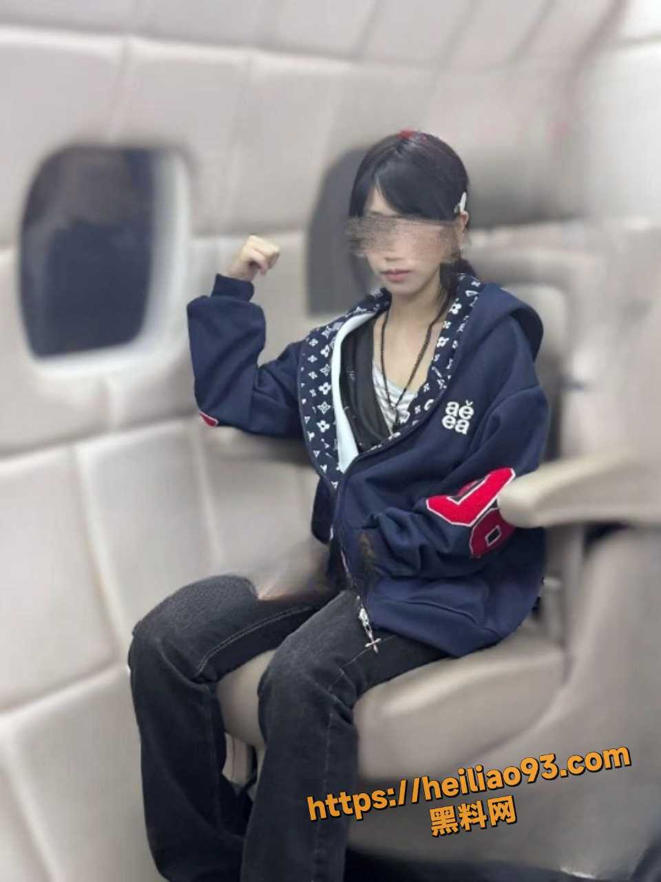 与妹妹房间偷情视频11