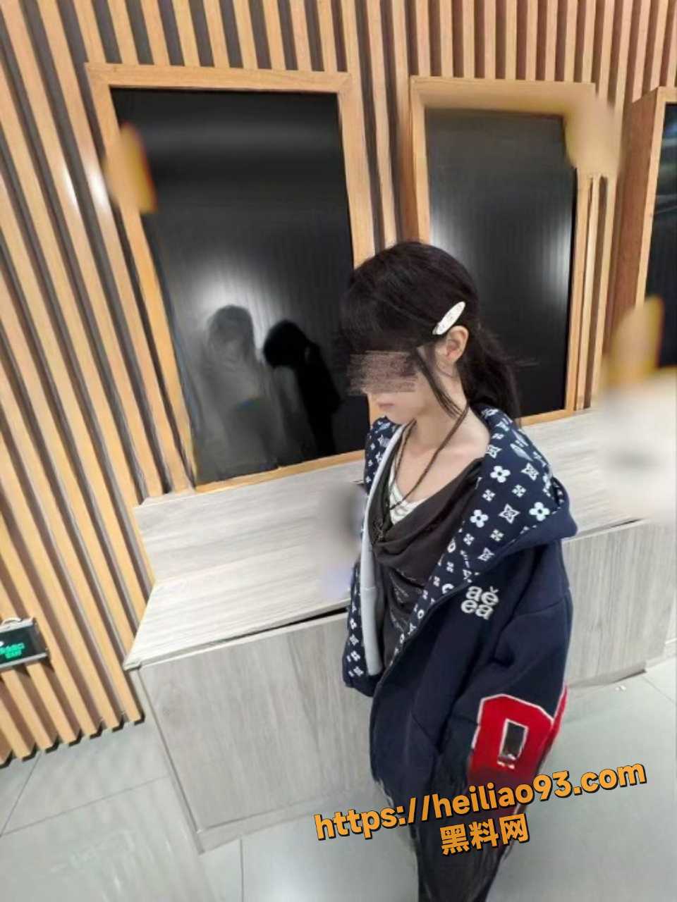 与妹妹房间偷情视频12