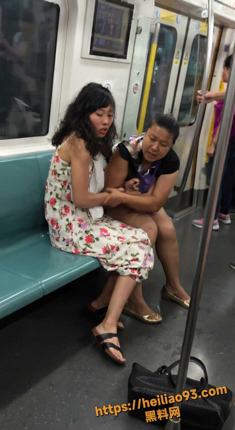 小仙女地铁打架吃瓜现场2