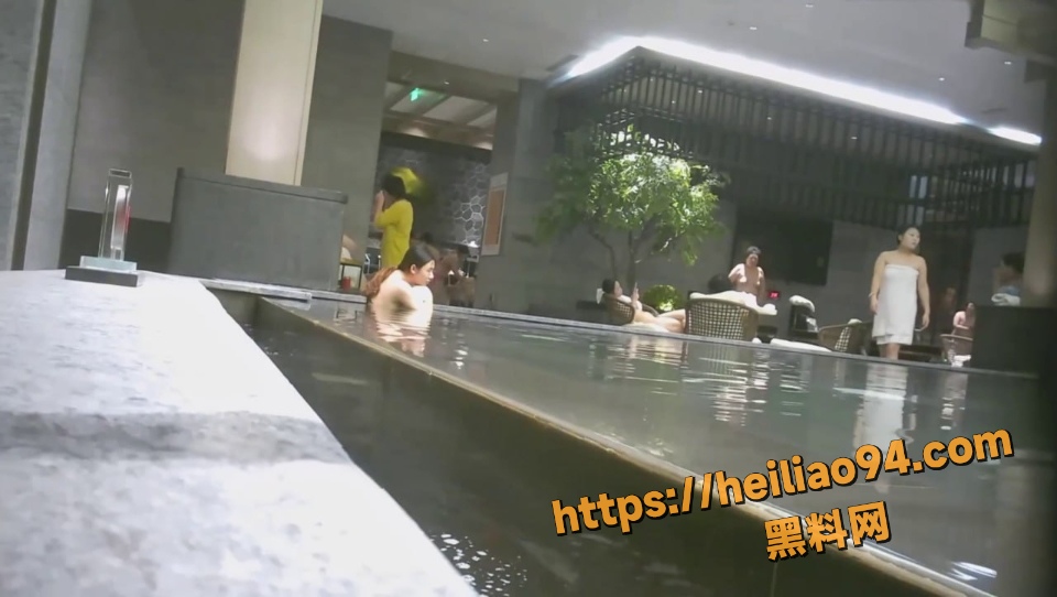 洗浴中心最新偷拍视频1