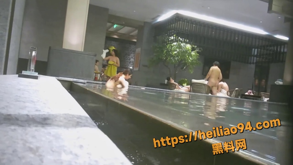偷拍顶级浴池美女8