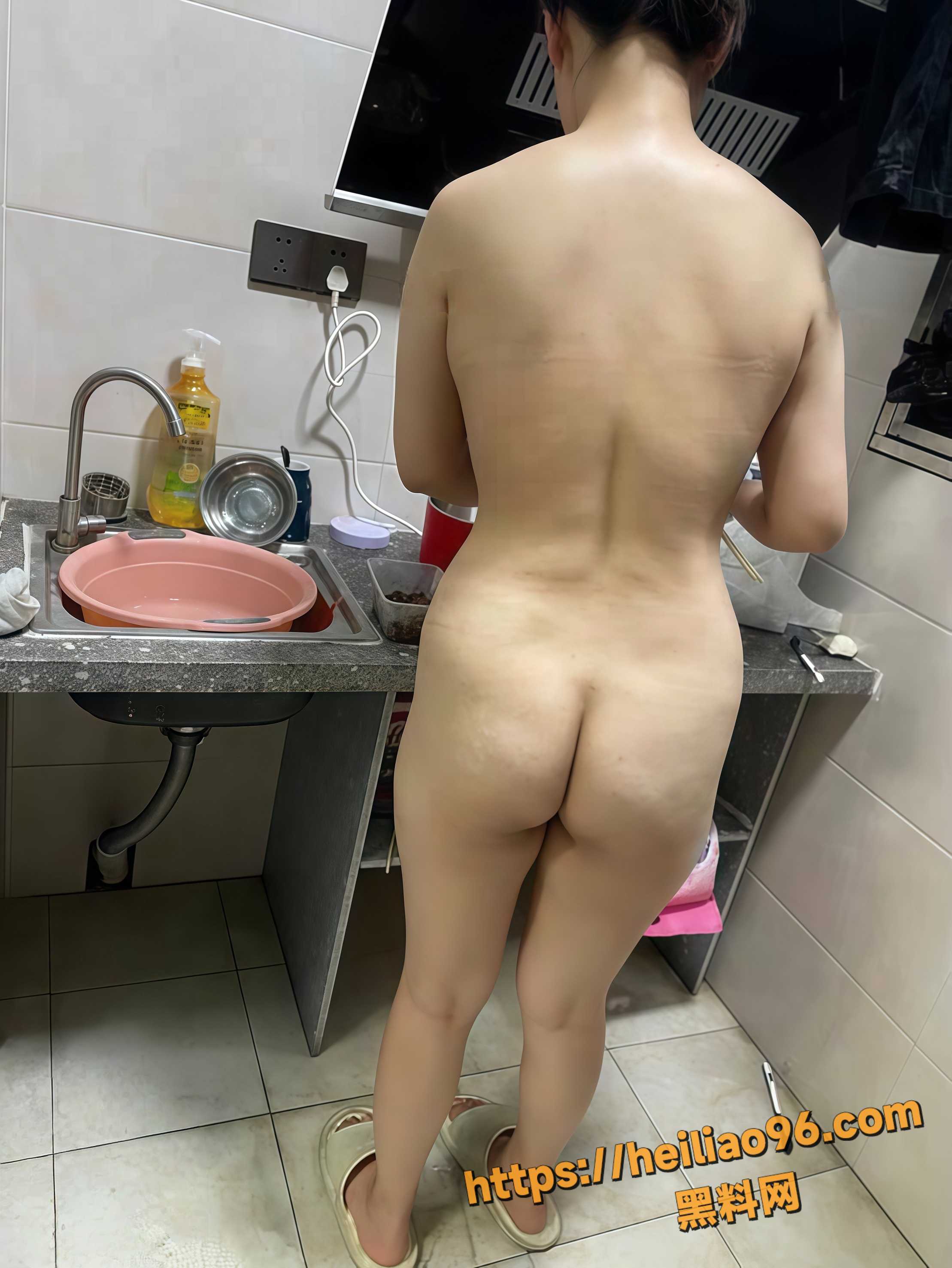 妈妈的丰乳肥臀性爱视频10