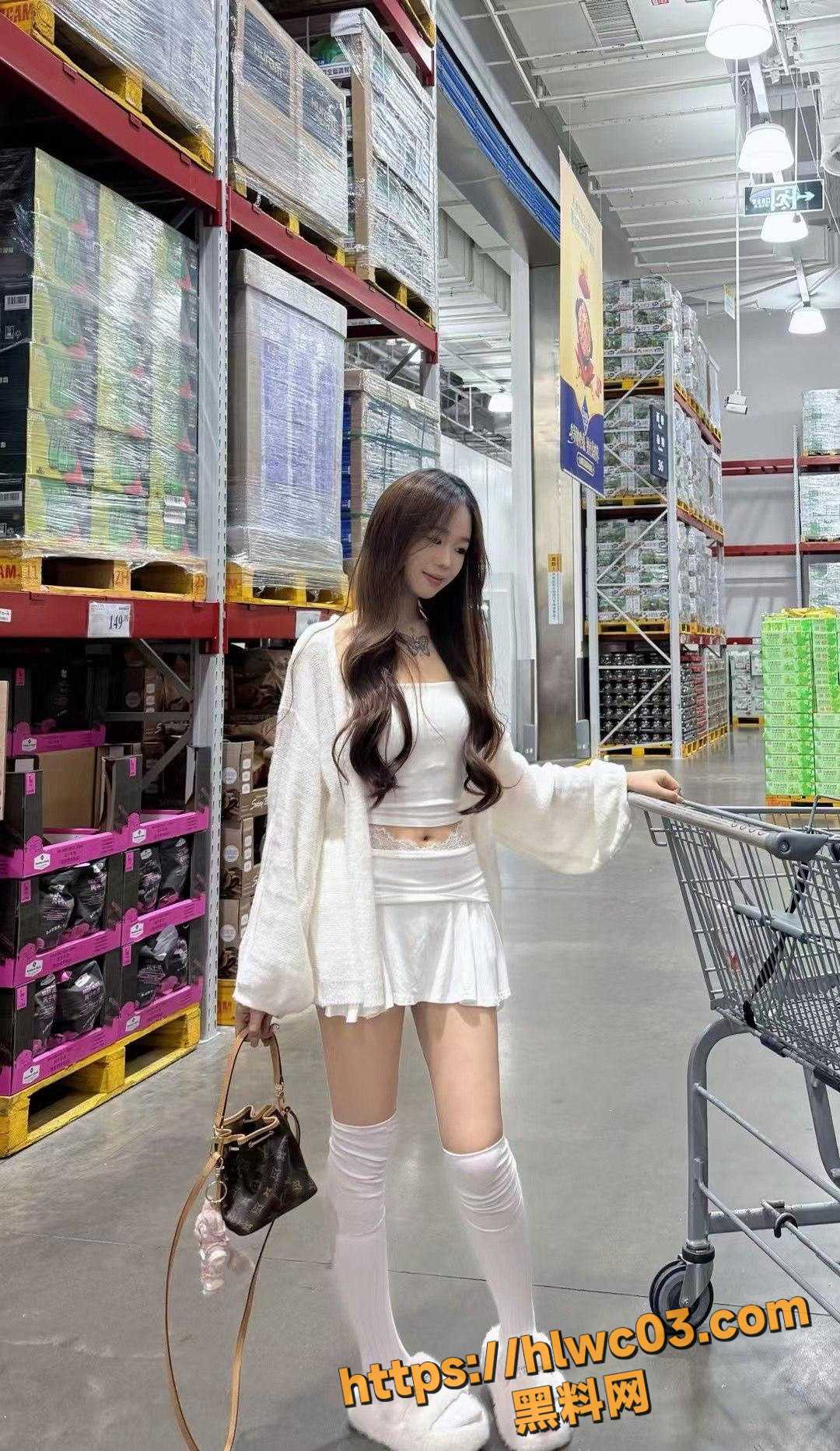 反差女神顾允沫口交实拍1