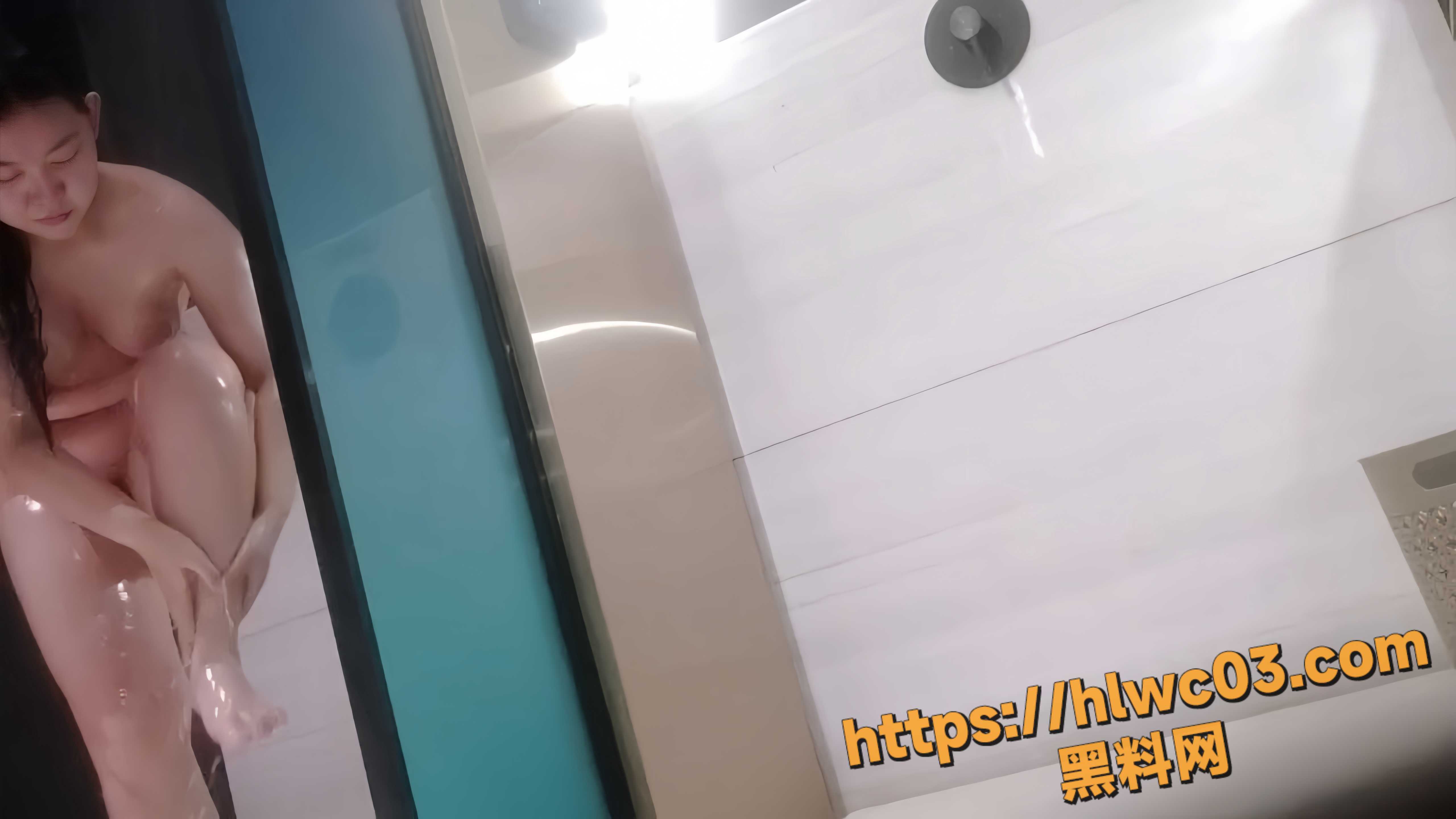 温泉洗浴更衣室女宾春光2