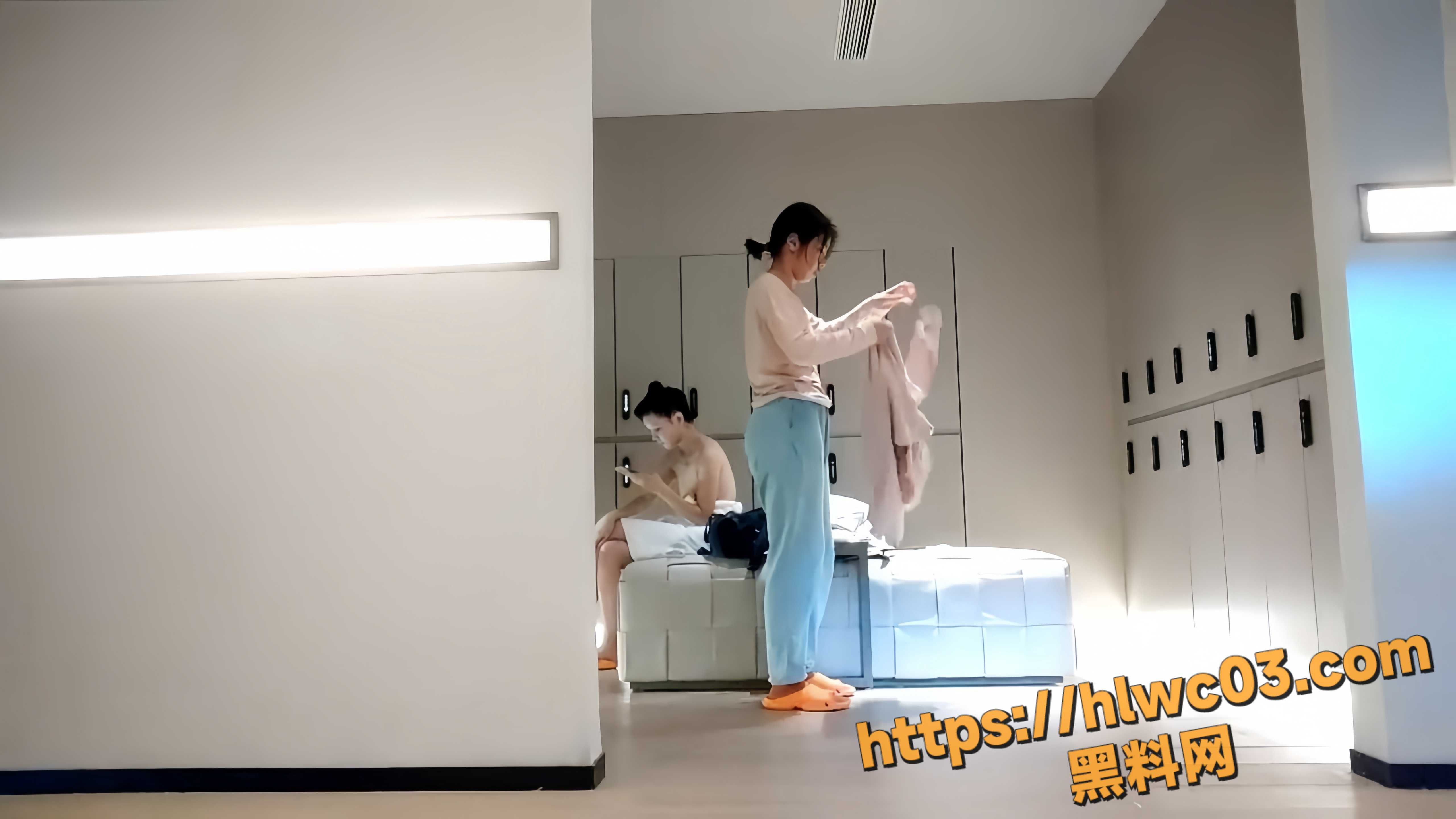 温泉会所偷拍少妇视频1