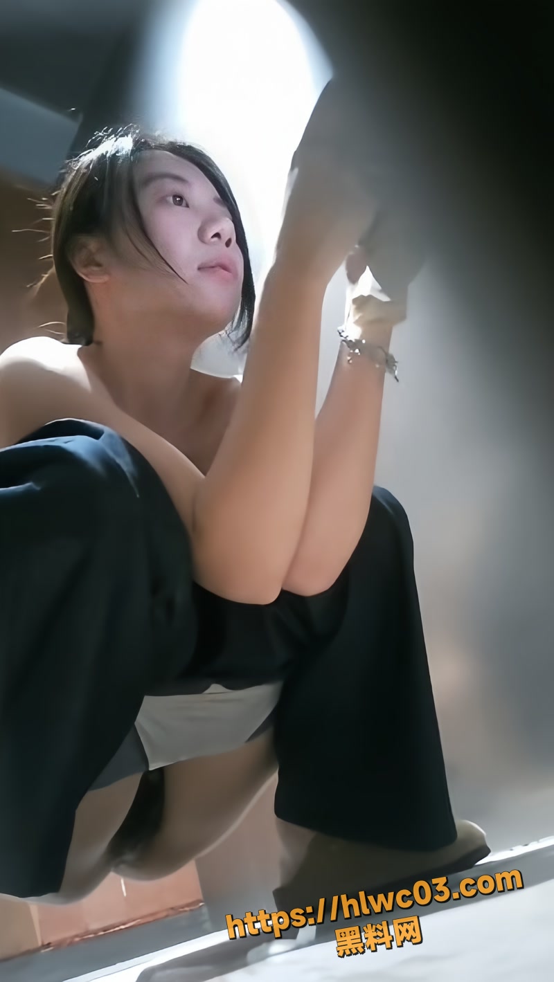 厕所监控偷拍