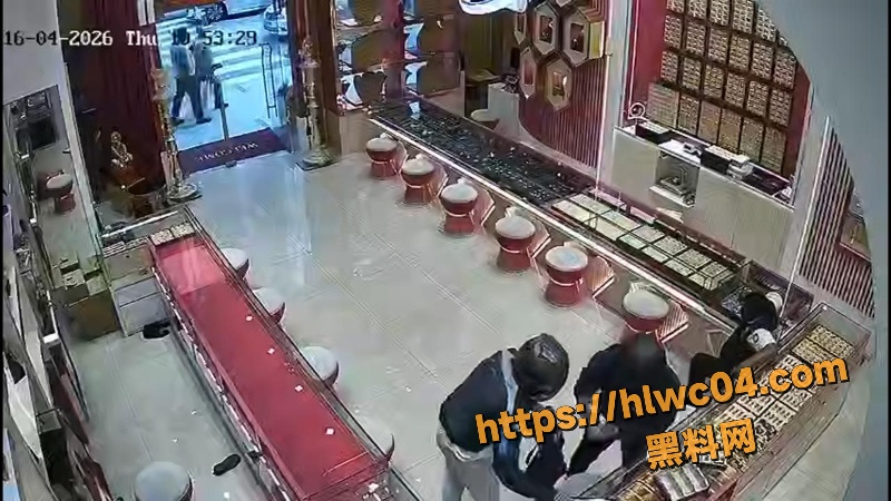 吉隆坡金店遭4匪徒持枪抢劫6