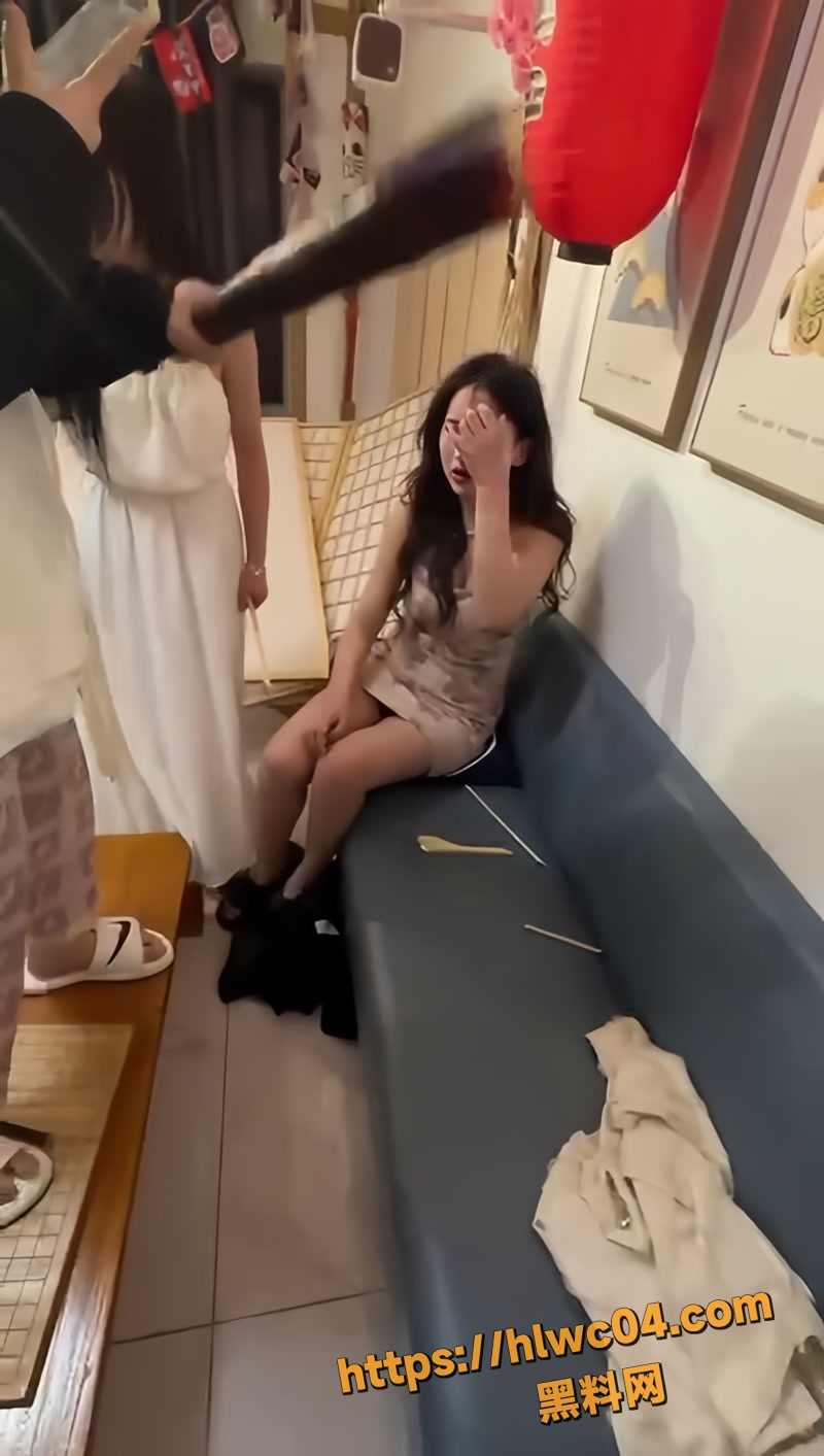 高颜值精神小妹