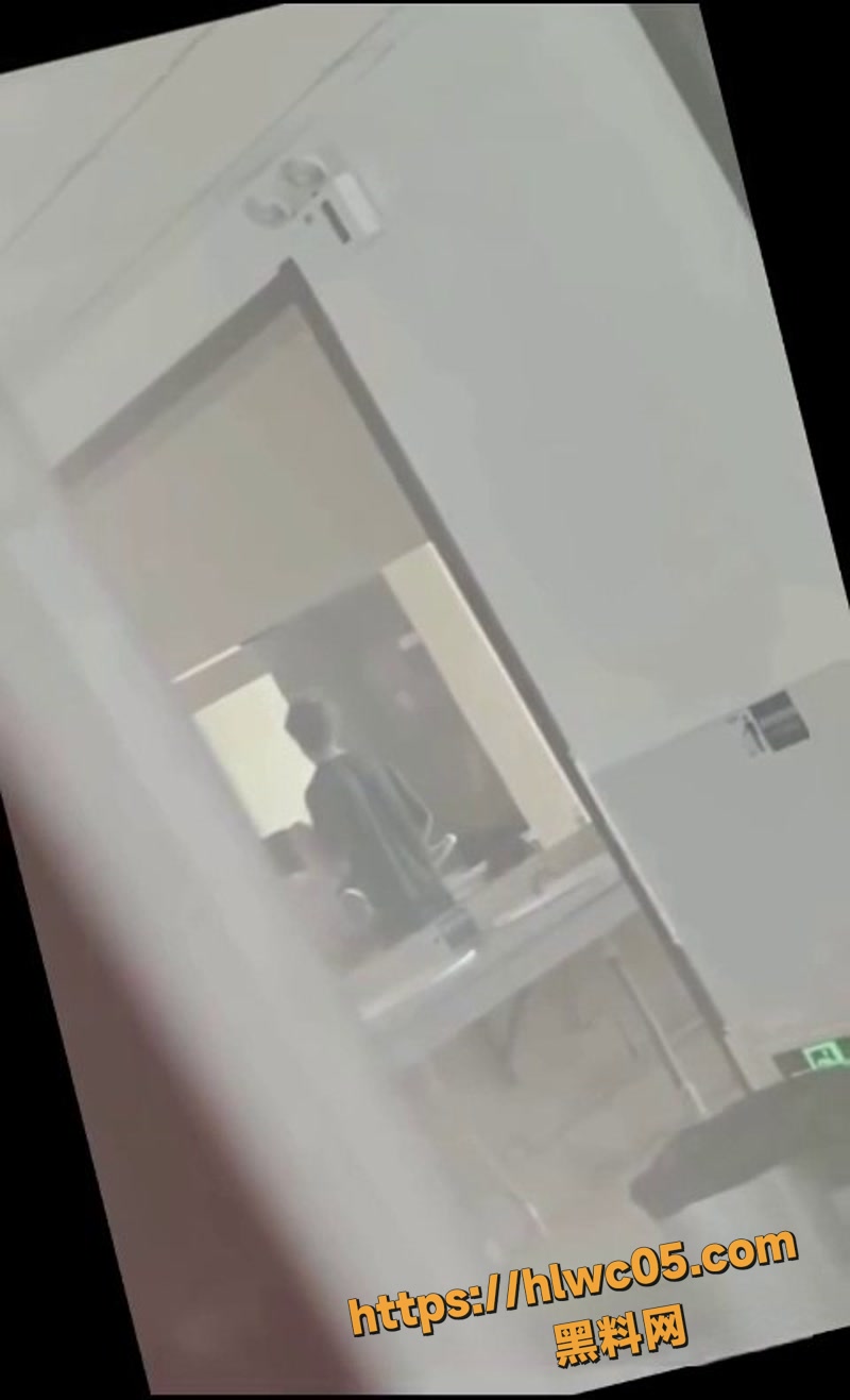 学校厕所 6wm